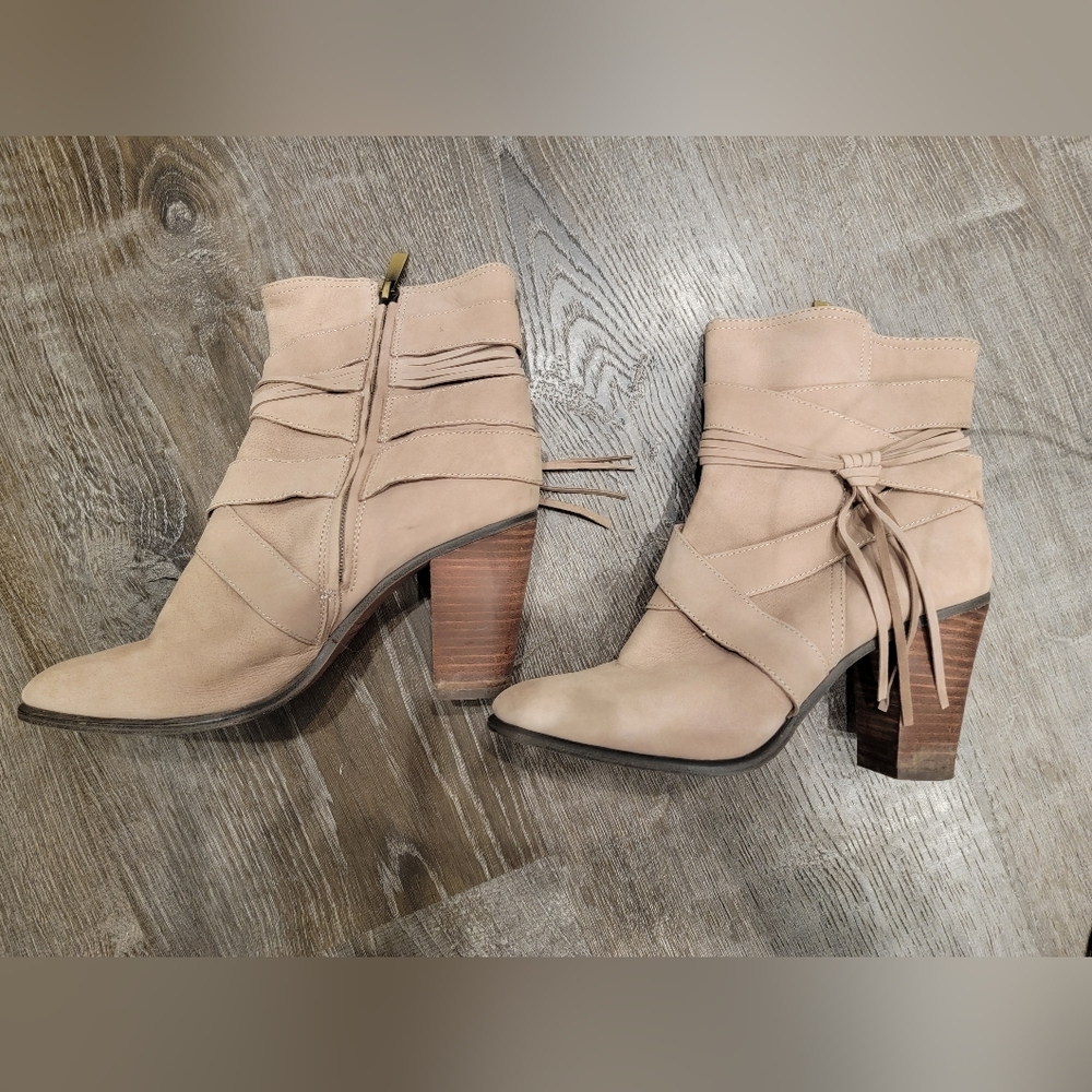 Vince Camuto 8.5 tan leather boots